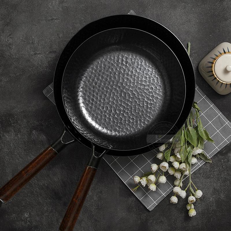 28 cm Niepowlekana żeliwna patelnia Wok z powłoką zapobiegającą przywieraniu Bezdymna patelnia do smażenia Garnki kuchenne Naczynia kuchenne Patelnia szefa kuchni Narzędzia kuchenne
