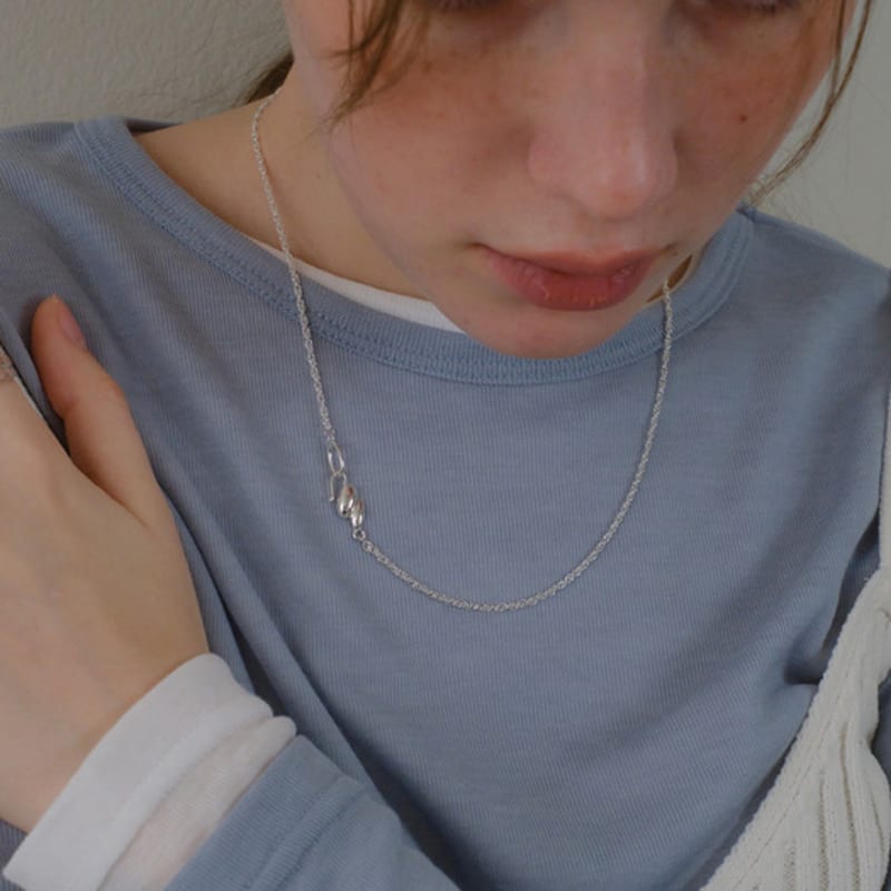 reve Eggs hoop necklace