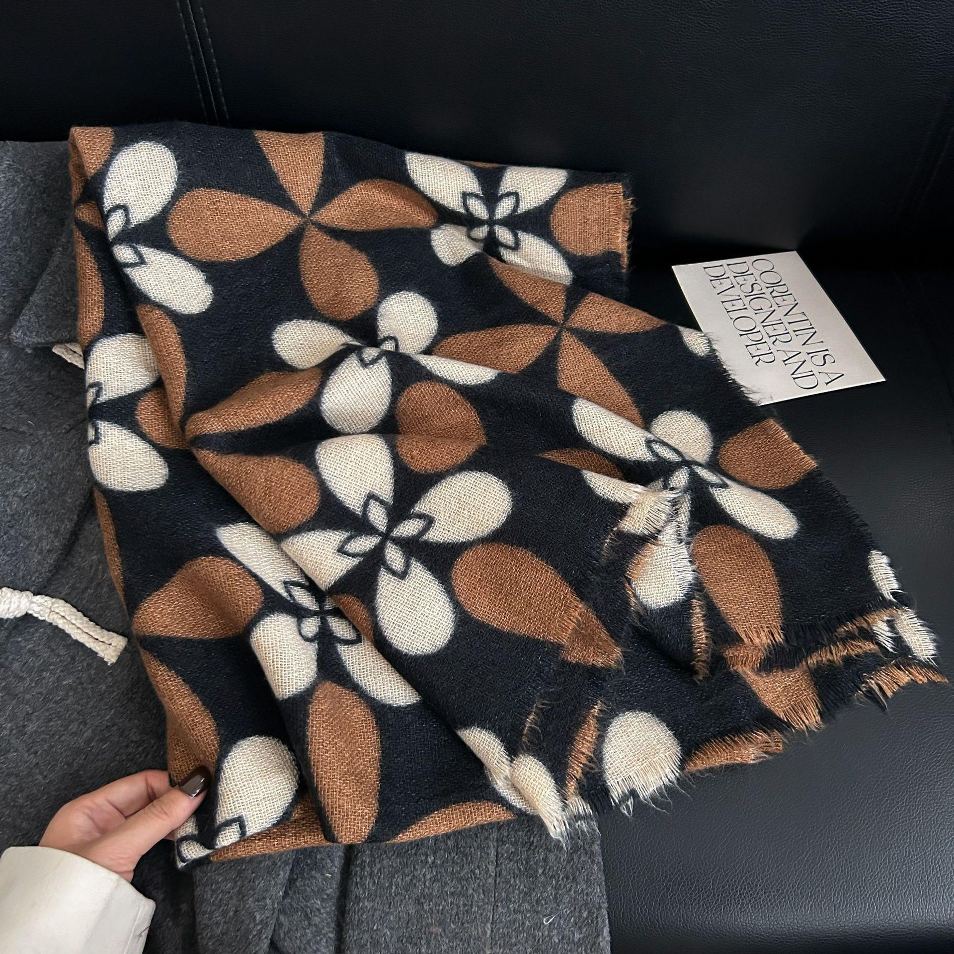 

Счастливый четырехлистный клевер маленький свежий и модный имитация кашемира теплый шарф женский осенне-зимний высококлассный темперамент внешняя шаль 70*180cm