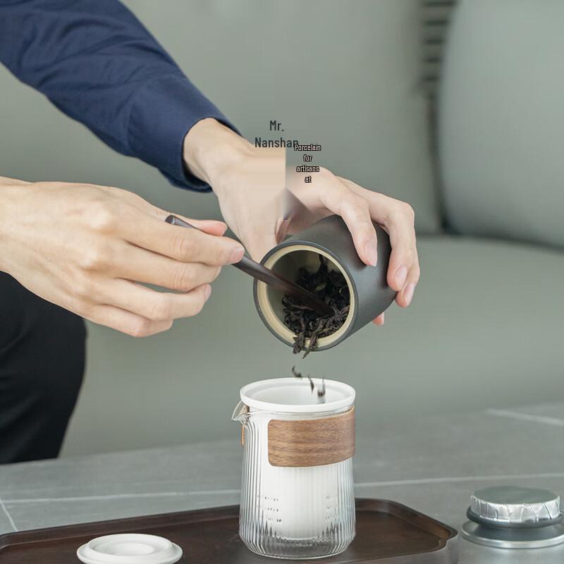 Nanshan Gentleman Ceramic Tea Caddy