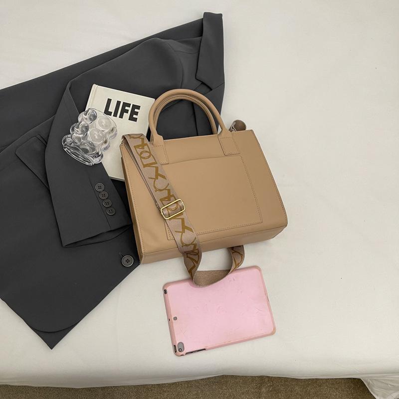 Wide Shoulder Strap Bag Women's 2025 New Spring and Summer Versatile Trend Commuter Tote Bag European and American Fashion Portable Messenger Bag