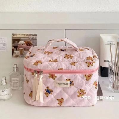 Cartoon Bear Makeup Bag, Cute And Portable, Large Capacity Quilted Toiletry Storage Bag.