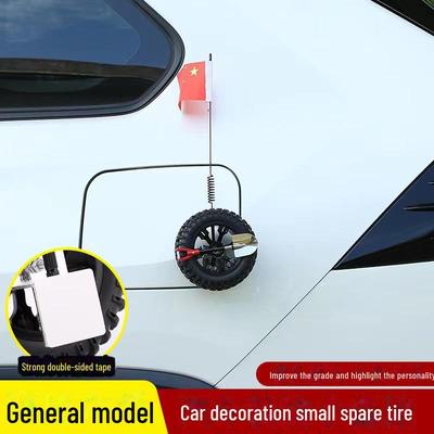 Mini terénní autodekorační vlajka s náhradní pneumatikou – kreativní a zábavný závěsný doplněk