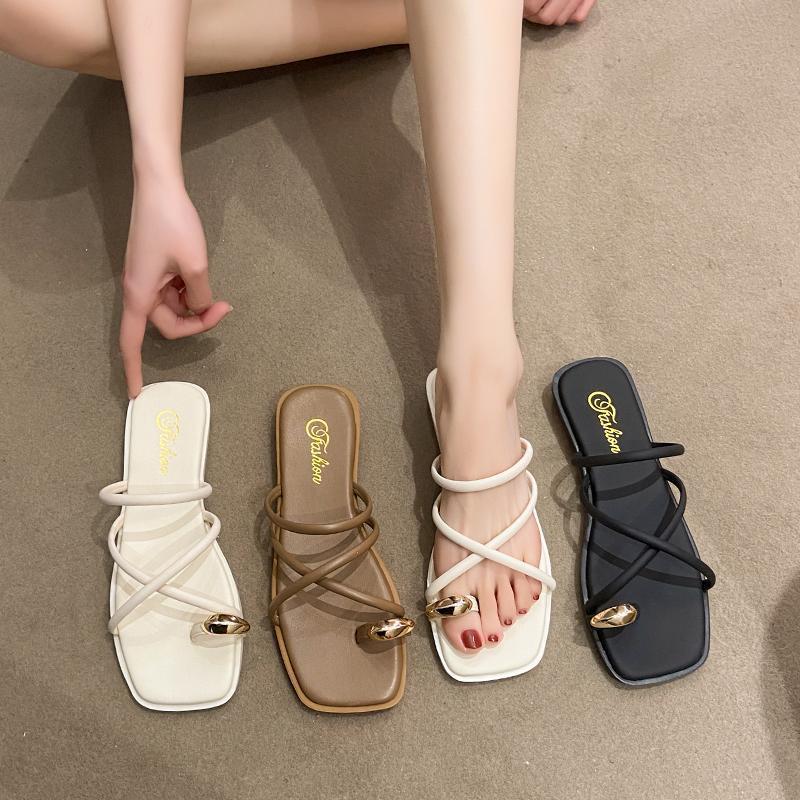Fairy Wind Flat-bottomed Toe Slippers Female Outer Wear 2025 Summer New French Square Head Cross Beach Toe Sandals