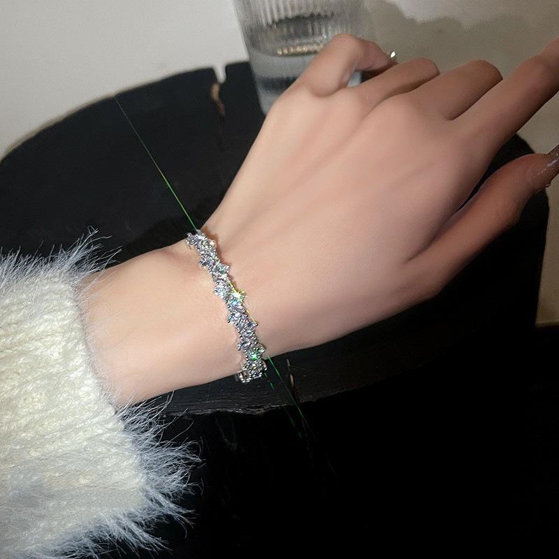 High-End Exquisite Flash Diamond Zircon Bracelet Women S Opening Adjustable Light Luxury High-End Niche Design Bracelet Cold Wind