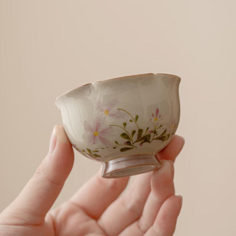 Zhi Nian Hua Ceramic Daisy Bud Tea Cup