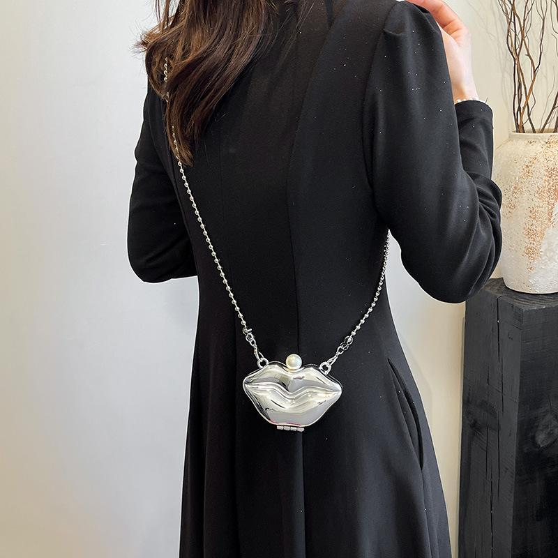 Mini acrylic small bag 2025 new European and American fashion lip styling bag women's chain crossbody red envelope