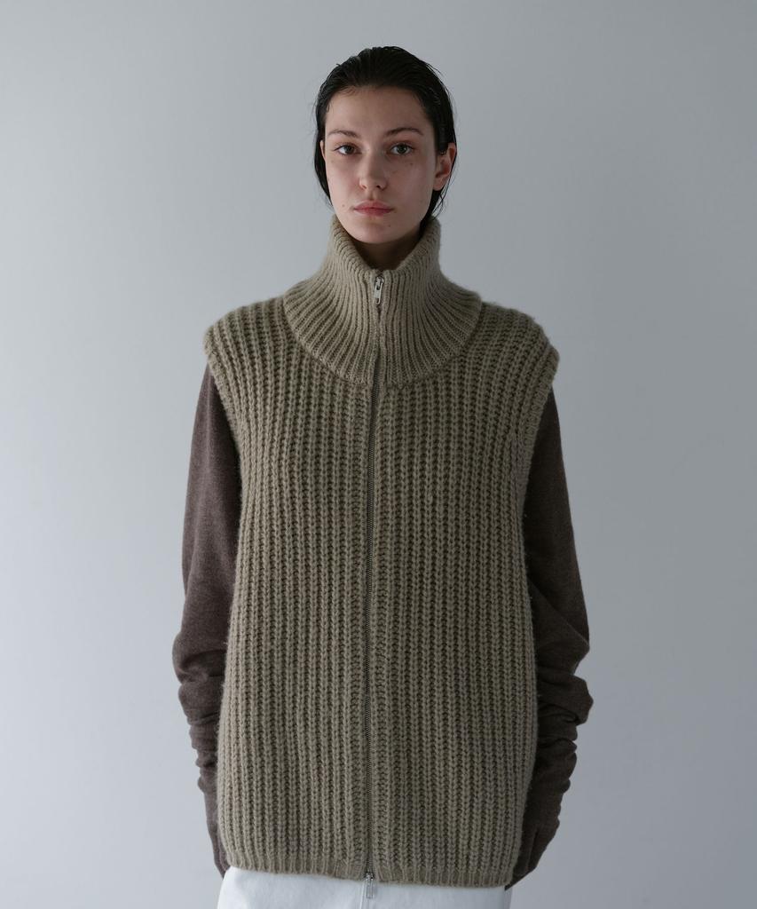 Obeuheden High Neck Knit Zip-Up Vest (Light Khaki)