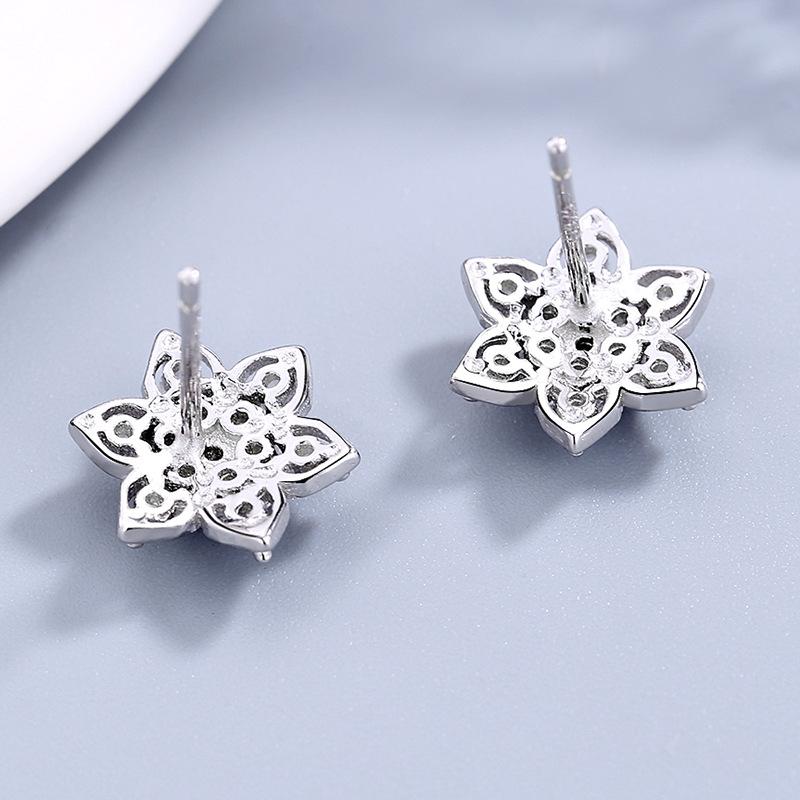 S925 Sterling Silver Christmas and Winter Bright Snowflake Sterling Silver Diamond Stud Earrings Beautiful Flower Stud Earrings Sliver Ornament