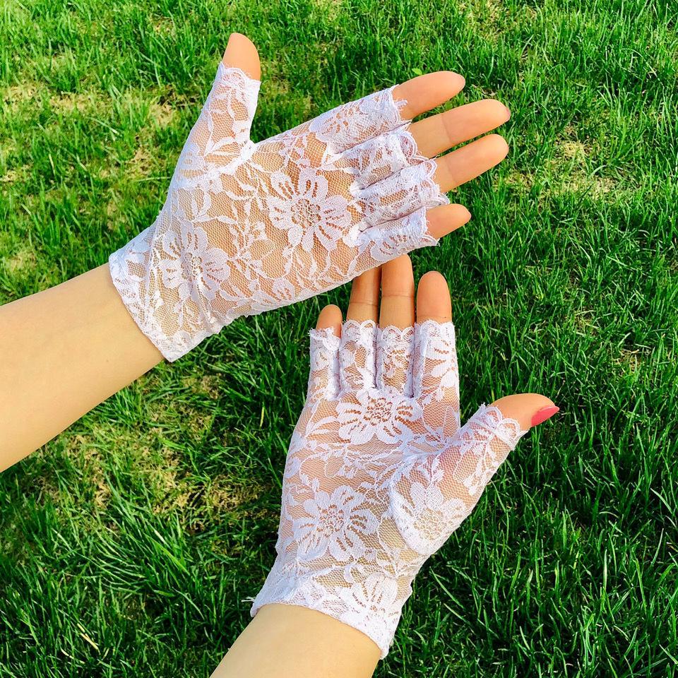 

Black Lace Sunscreen Half-Finger Gloves: Elegant, Breathable, Elastic for Summer Weddings, Outdoor Activities, Driving, and Cycling.