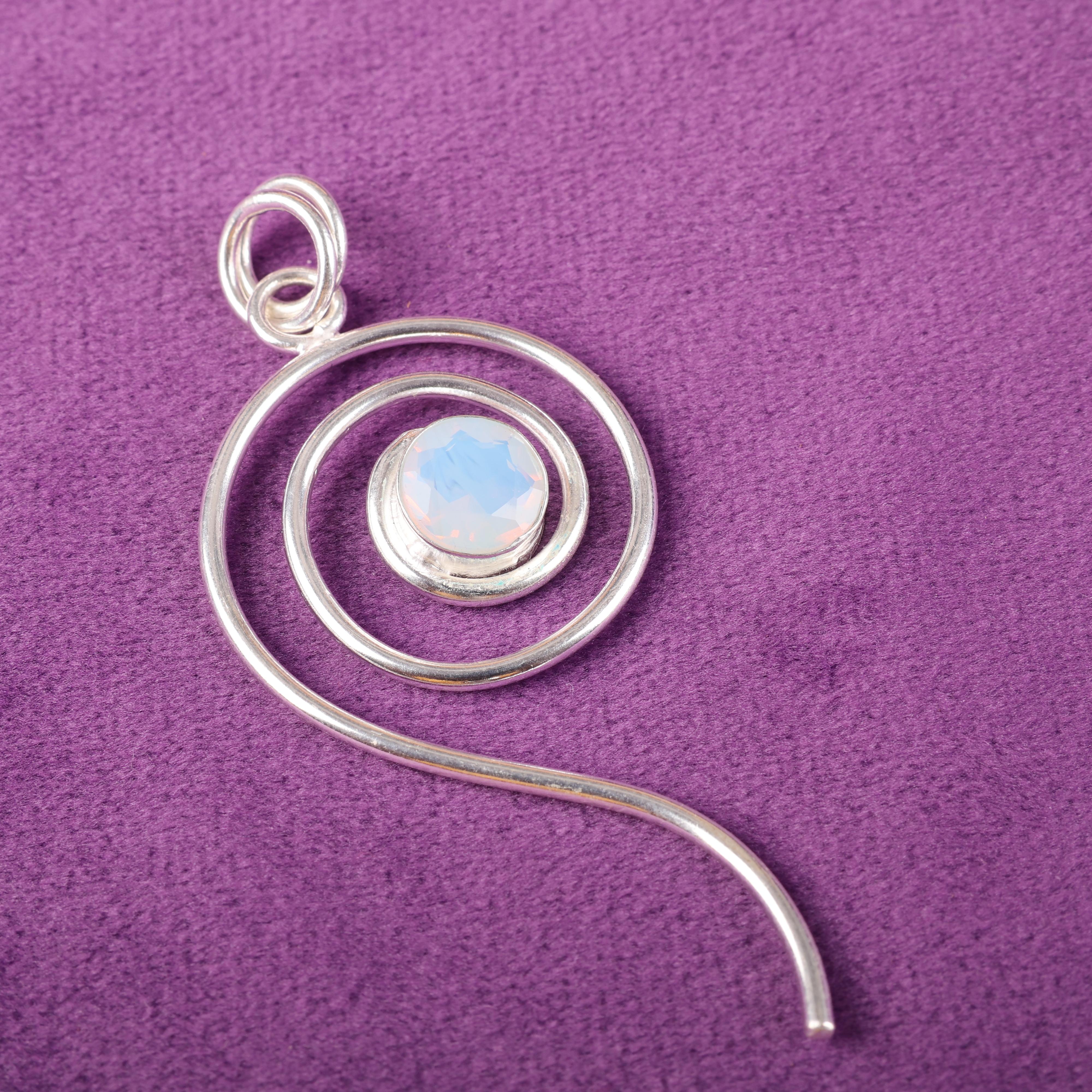 

Молочный Опал Ручной Работы Новейший Дизайн Ювелирная Подвеска, 925 Проба Массивное Стерлинговое Серебро Подвеска с Драгоценным Камнем, Подарок для Мамы 2.57 Inches белый