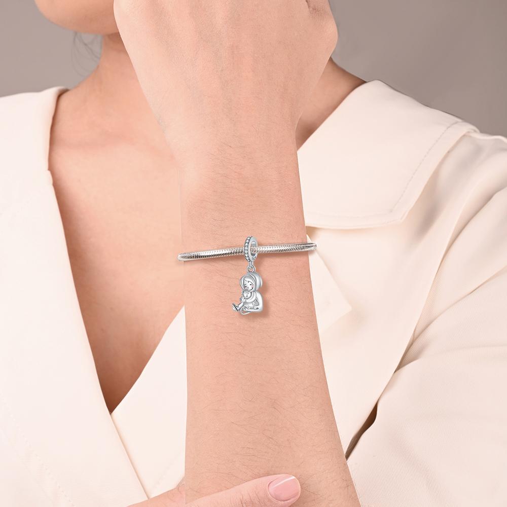 Ahthen Kupferperlen Anhänger Mädchen umarmt einen Bären Anhänger passend für Schlangenarmbänder Halsketten für Frauen Schmuckherstellung