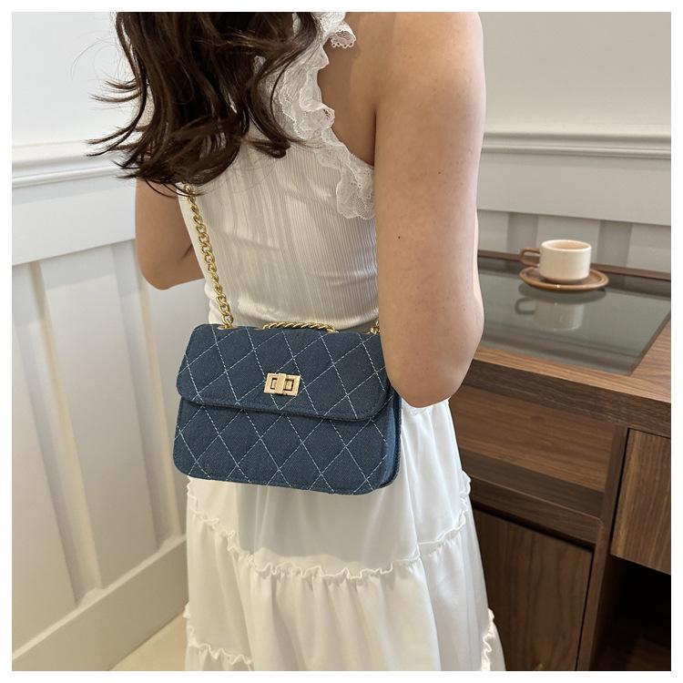 2024 Women's Versatile Denim Canvas Crossbody Bag with Diamond Chain