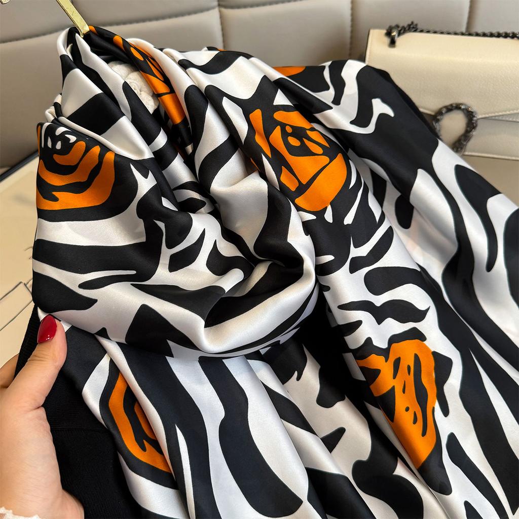 Luxury Brand Women Scarf Summer Silk Shawl Lady Wrap Soft Female Echarpe Designer Beach Stole Bandanna Foulard Muffler