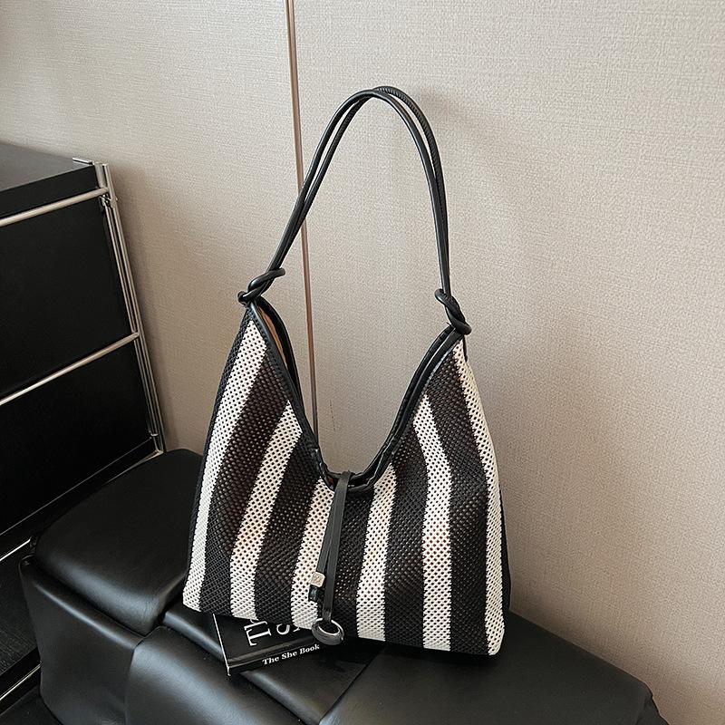 Große gewebte Tasche Damen Sommer neue lässige gestreifte Schultertasche Klasse Pendler Tragetasche
