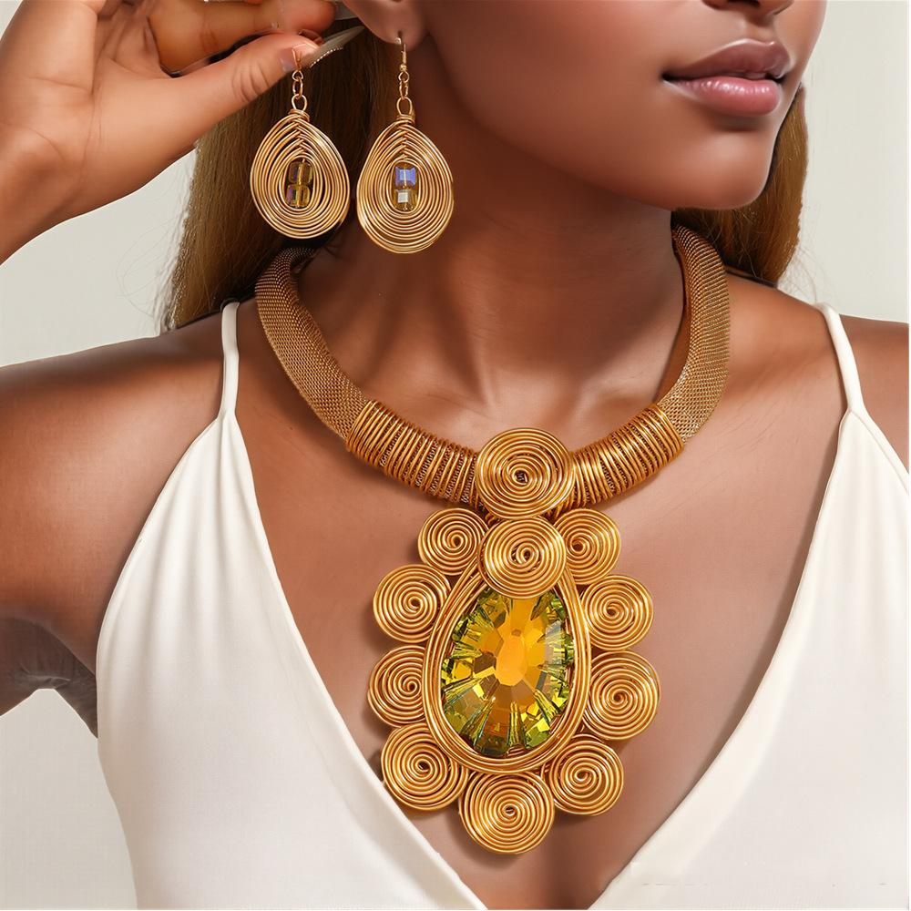 

Модные украшения для женщин золотой