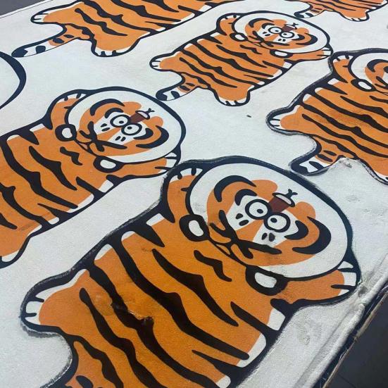 Tapete adorável com estampa de tigre, capacho de pelúcia macio e fofo para uso diário