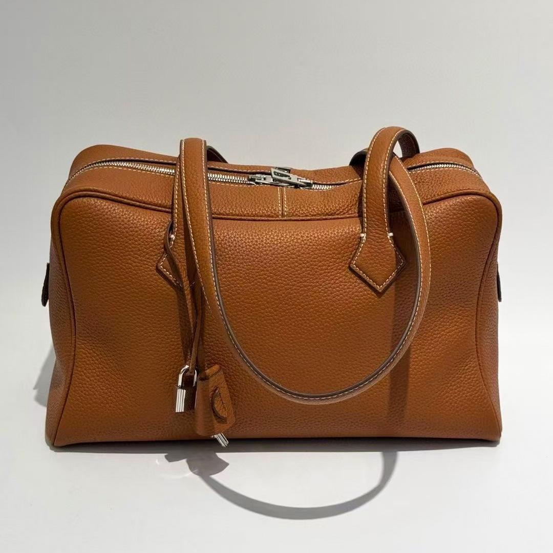 

Новый стиль через границу Victoria Большая вместимость Сумка-тоут из консервированной кожи Натуральная кожа Универсальная сумка через плечо Повседневная мода Женская сумка 37x18x27cm коричневый