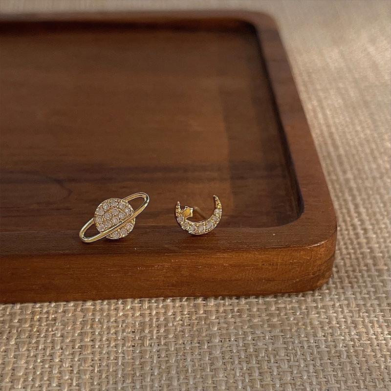 

Асимметричные серьги «Луна-планета», женские легкие роскошные серьги «Звезда-луна» из циркония, темпераментные мини-серьги