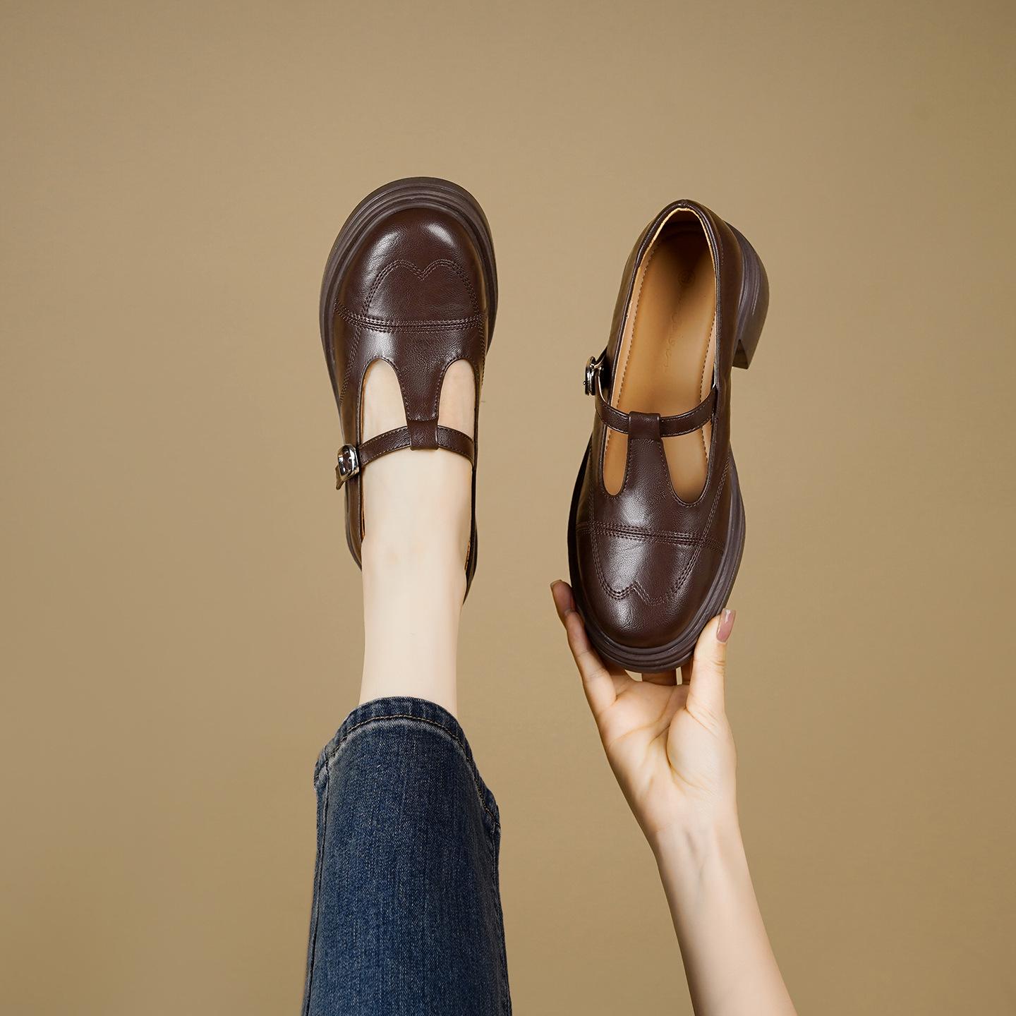 

Женские ретро туфли Мэри Джейн на массивном каблуке из кожи, на толстой подошве и с круглым носком 35 коричневый