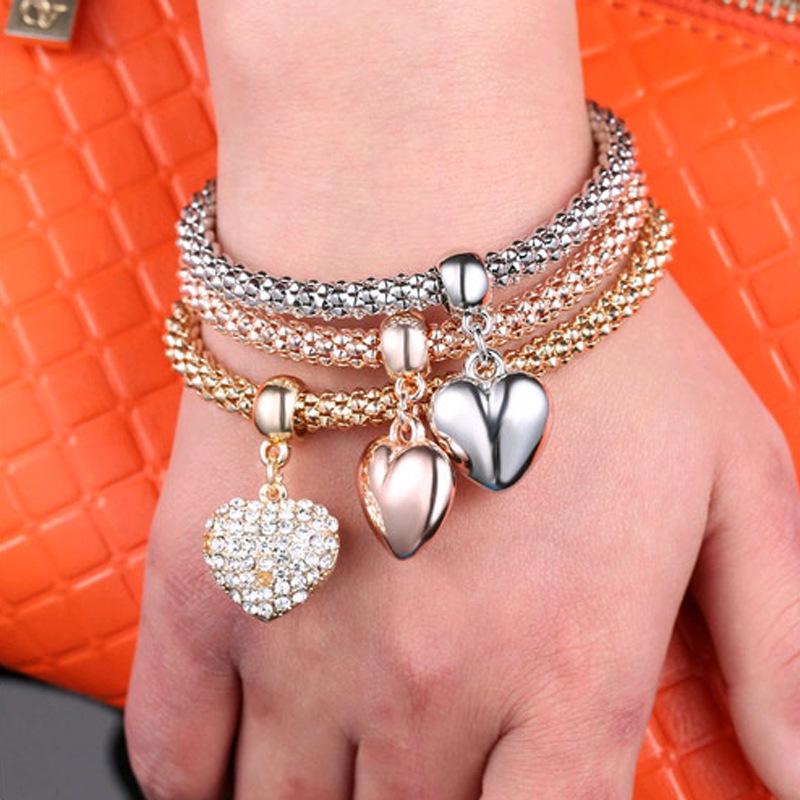 

Flash diamond big peach heart, a variety of three-color corn chain bracelets, three-piece bracelets