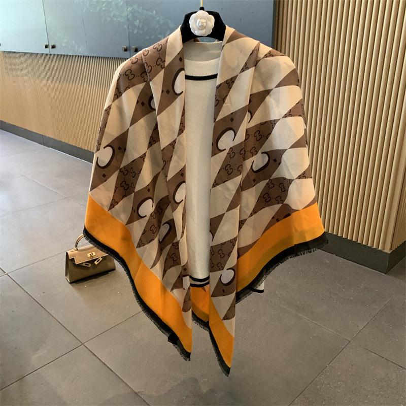 

Универсальный оранжевый шелковый шарф: Большой квадрат для лета и зимы, пляжное полотенце, дорожный солнцезащитный крем и зимнее тепло 130x130 cm