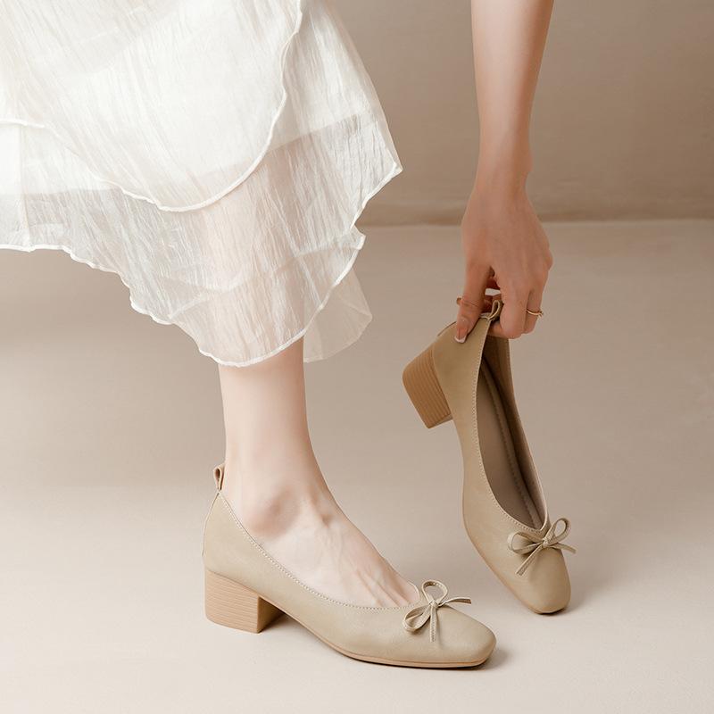 Leather V-mouth single shoes women's thick heel square head soft leather soft sole not tired feet bow retro commuter light mouth small leather shoes
