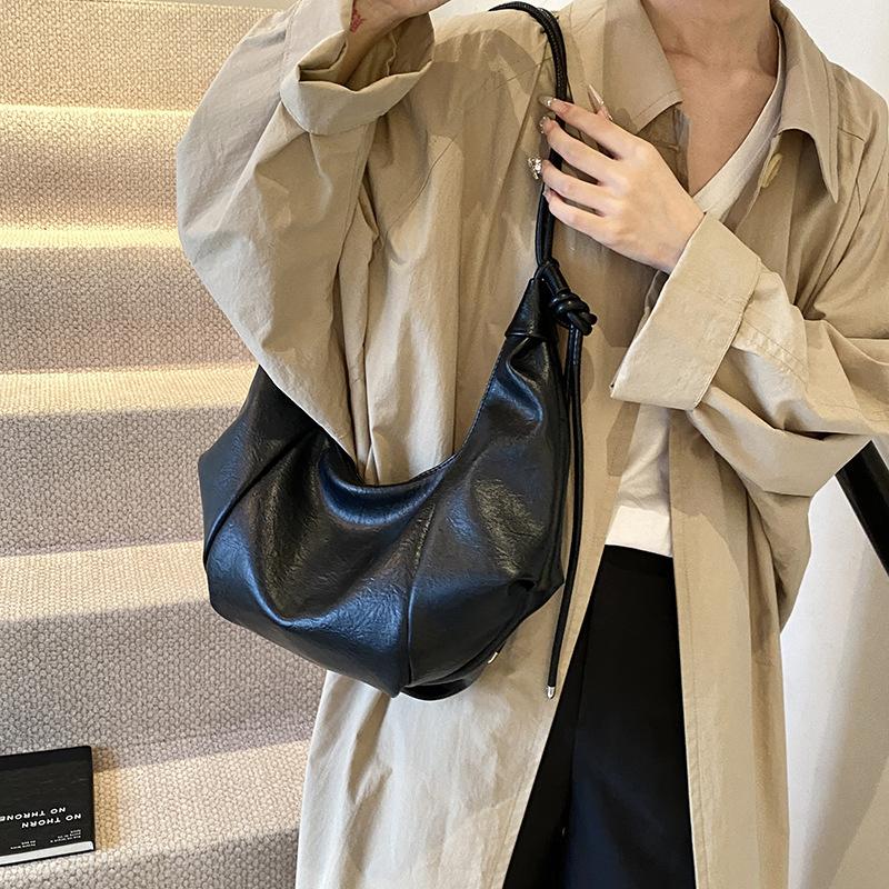 Underarm Bag PU Leather Solid Color Crescent Bag for Women Adjustable Strap Handbag Zipper Hobo Bag for Work Travel AVE