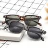 Óculos de Sol Femininos Pequenos de Armação Quadrada Estilo Único Vintage Masculino Rosto Redondo Decorativos Emagrecimento