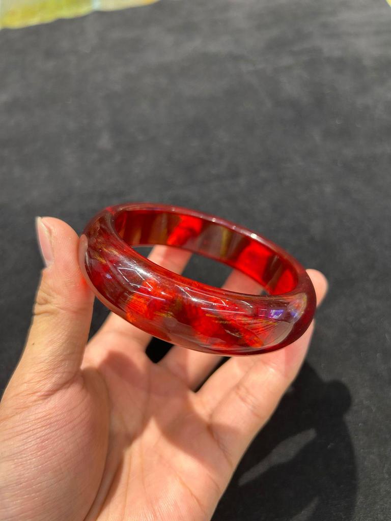 Translucent Burgundy Resin Bangle: Women's Retro Imitation Amber Jewelry