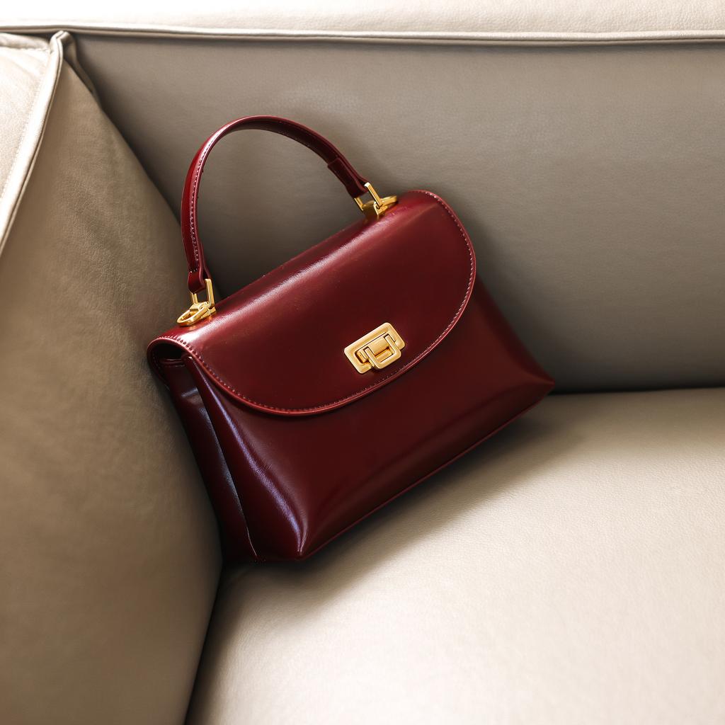 2024 Fall/Winter New Niche Design Handbag, Fashionable Commuting Versatile High-End Single Shoulder Crossbody Small Square Bag