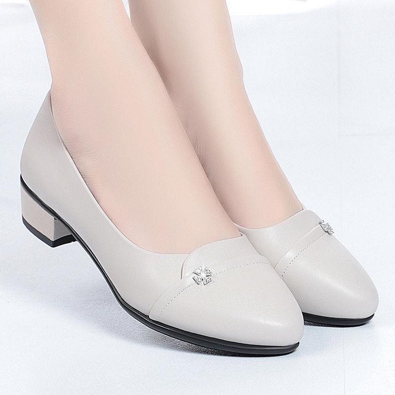 Soft sole soft leather thick heel middle heel single shoes middleaged mother shoes new spring and autumn commuting versatile casual single shoes wome
