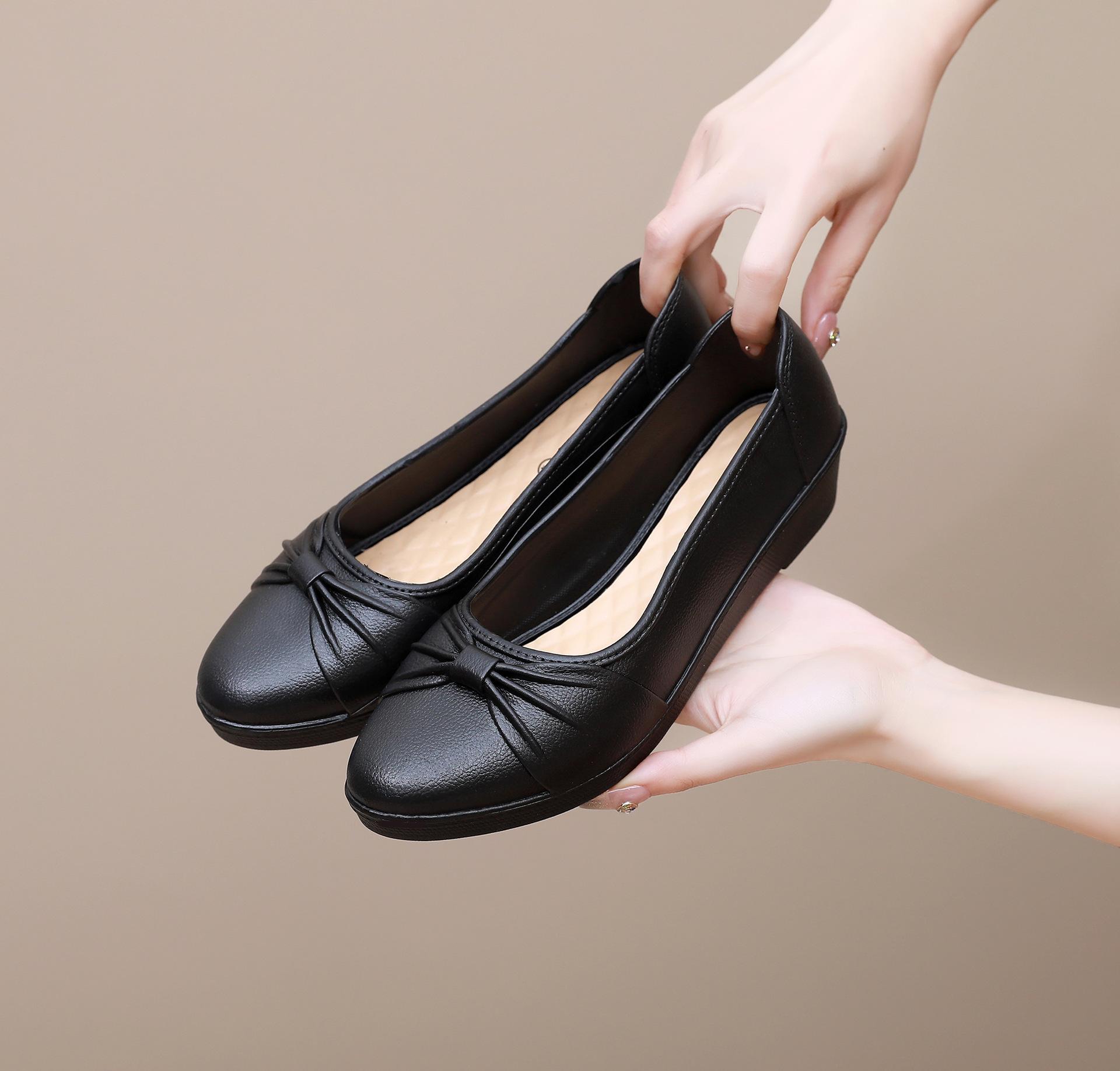 

Женские весенне-осенние однотонные туфли с низким верхом, дышащие, одинарные, туфли-балетки для мамы с закрытым носком 36 чёрный