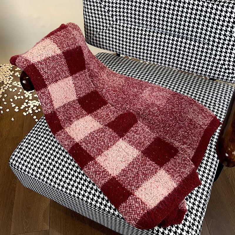 Plaid scarf women's autumn and winter new soft and versatile knitted shawl contrasting color high-end scarf