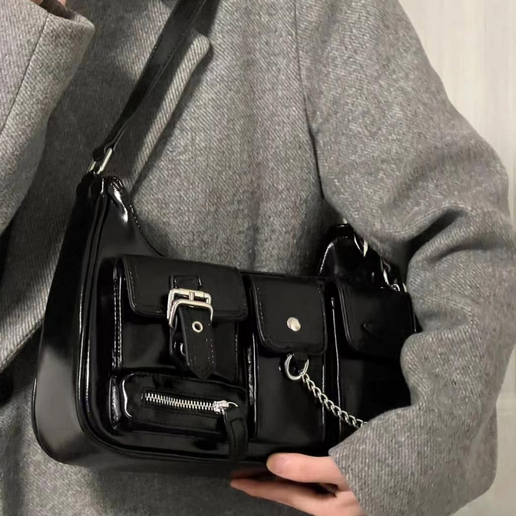 Fashionable Motorcycle Bag with Multiple Pockets Adjustable Shoulder Strap Suitable for Professionals and Traveler