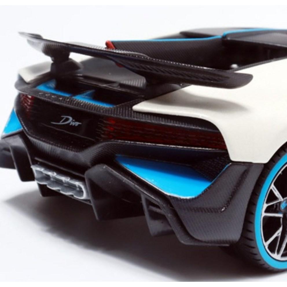 Maisto 1:24 Bugatti Divo Kovový model auta, bílý