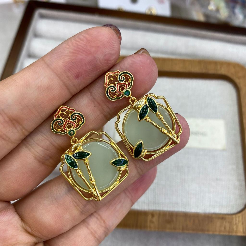 Medieval Chalcedony Lucky Bag Stud Earrings, Court Style Exquisite, Small And High-End Sense Versatile Fashion Light Luxury Earrings Women