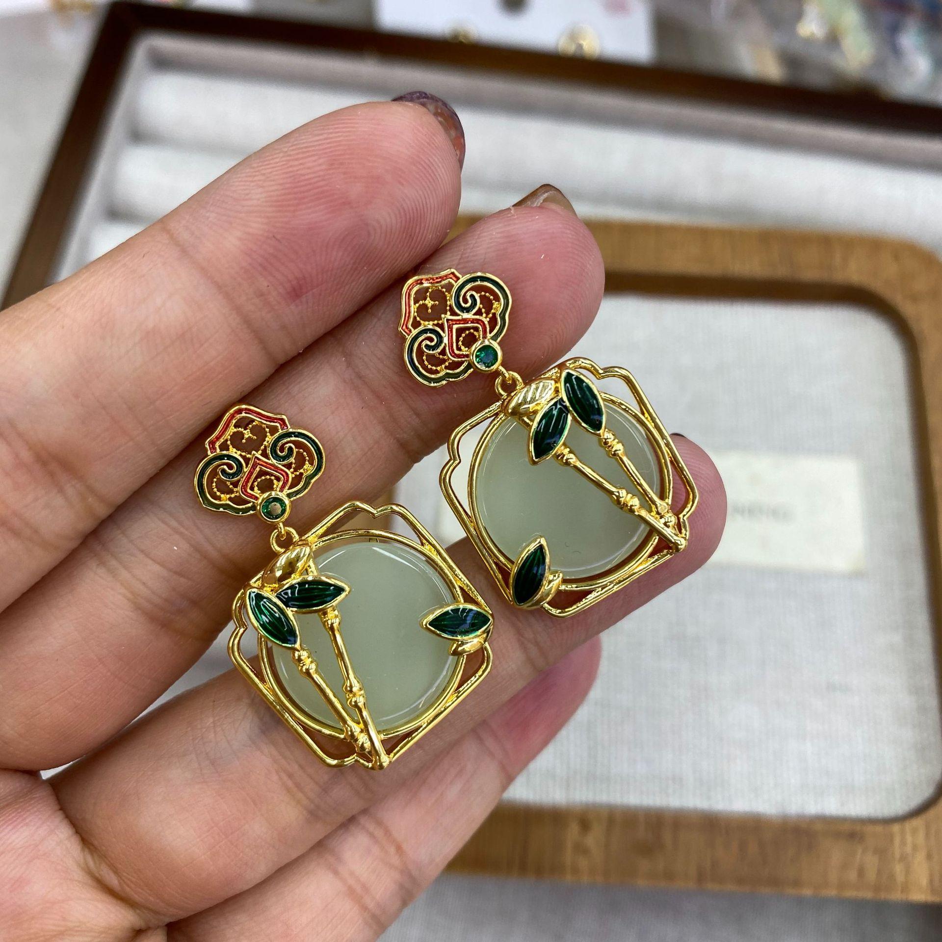 

Medieval Chalcedony Lucky Bag Stud Earrings, Court Style Exquisite, Small And High-End Sense Versatile Fashion Light Luxury Earrings Women