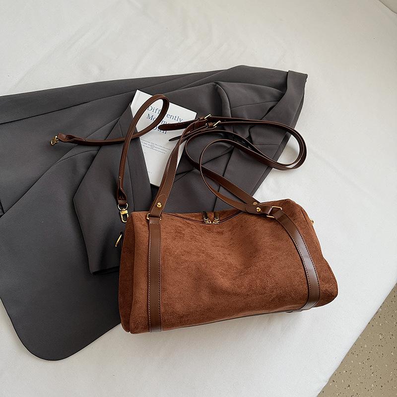 Retro Bag Women's Large-capacity New Autumn and Winter Versatile Messenger Bag Casual Texture Commuter Pillow Bag