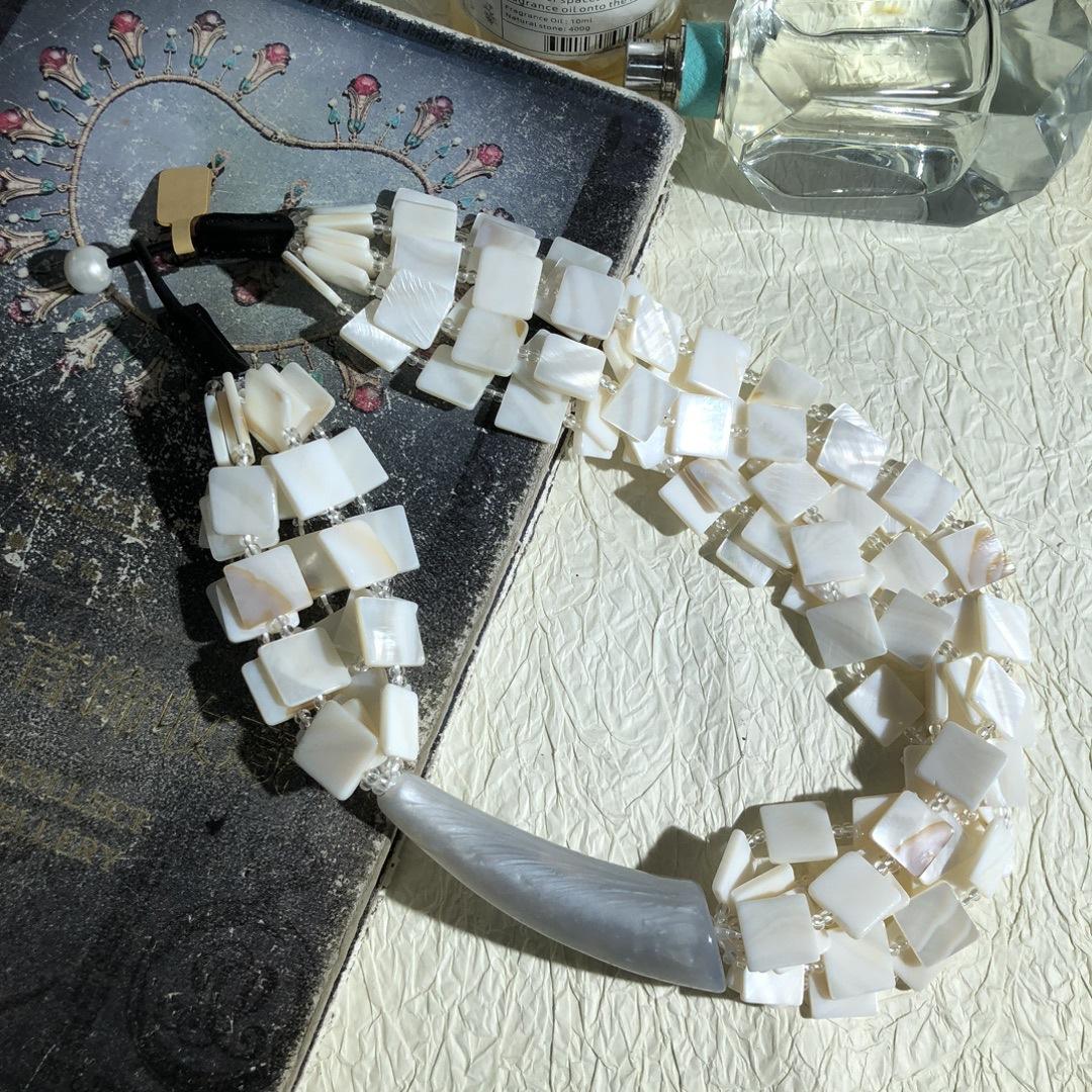 Monies-style six-layer shell with resin horn retro exquisite fashion design light luxury model Necklace