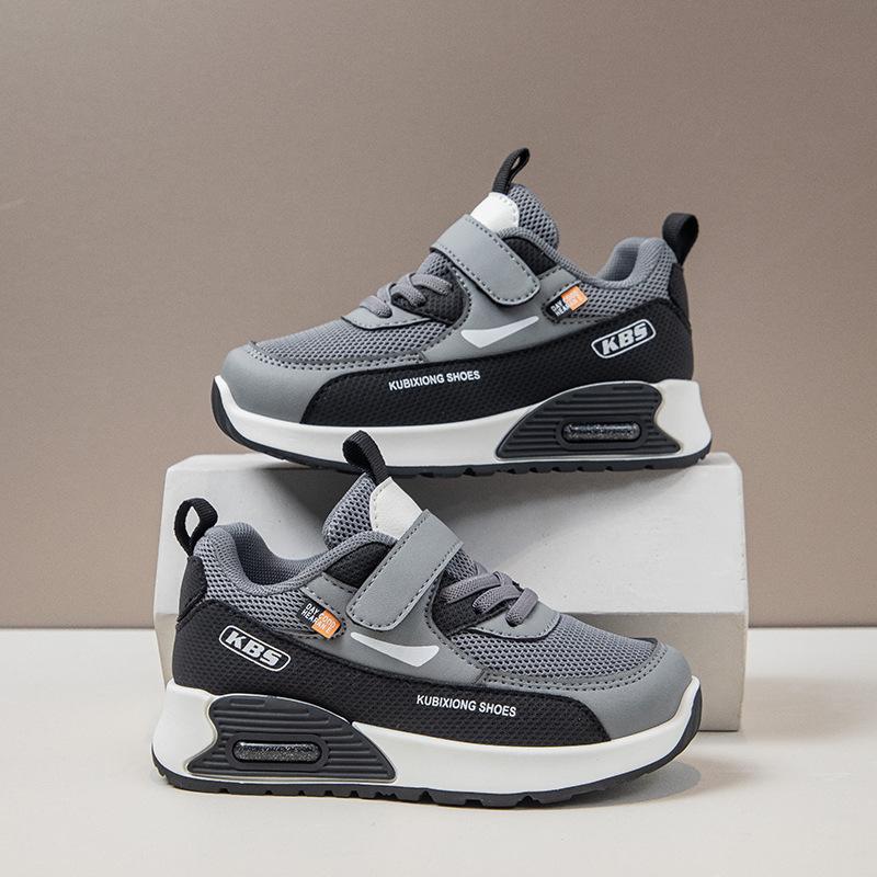 Children's sports shoes 2025 autumn new Korean version fashion soft sole non-slip medium and older children's versatile casual dad shoes