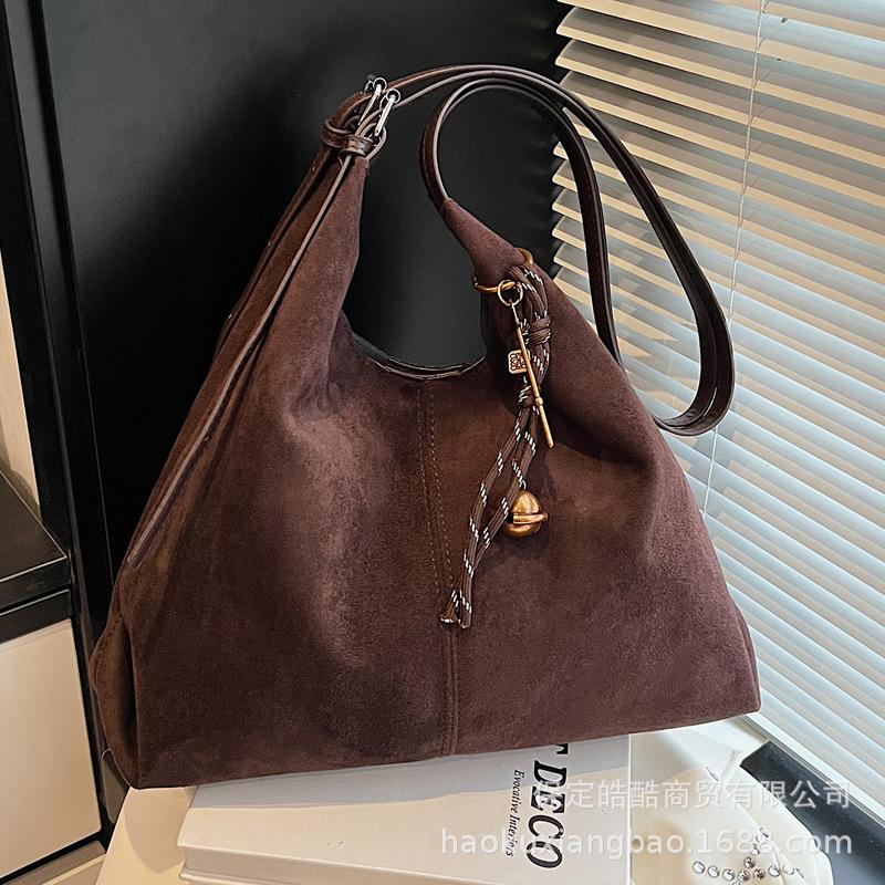 Frosted retro bag women's large capacity 2025 new autumn and winter casual shoulder bag women's commuting tote bag