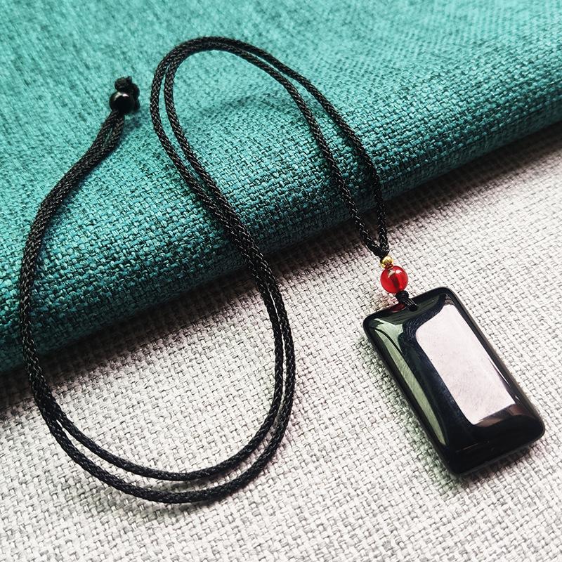 

Унісекс зелено-біле нефритове кубічне намисто-кулон - модний аксесуар для пари