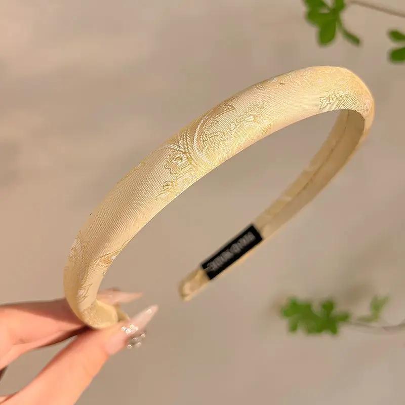 

Новые китайские атласные печатные вышитые резинки для волос женские высокие краниальные верхние прижимные пучки для волос простые темпераментные головные уборы