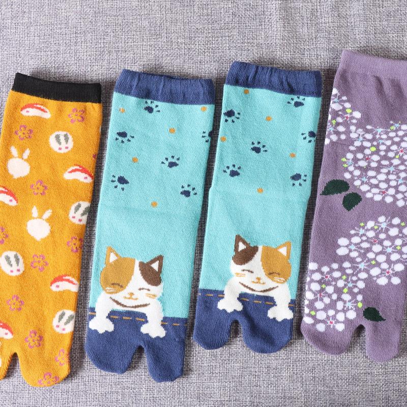 Cute Cartoon Cat Print Two Finger Socks Unisex Japanese Kimono Flip Flop Sandal Split Two Toe Sock Women Men Tabi Socks Harajuku
