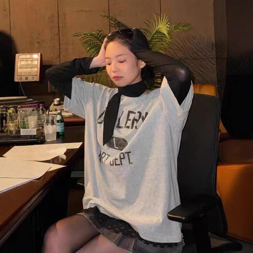 T-shirt Unisex a Taglio Ampio - Top Trendy Grigio a Maniche Corte con Grafica Jennie Kim