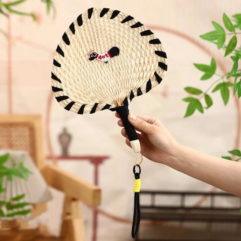Handheld Fan Animal Pattern Cute Handmade Straw Woven Fan Cartoon Embroidered Patches Hanging Decorative Fan Photography