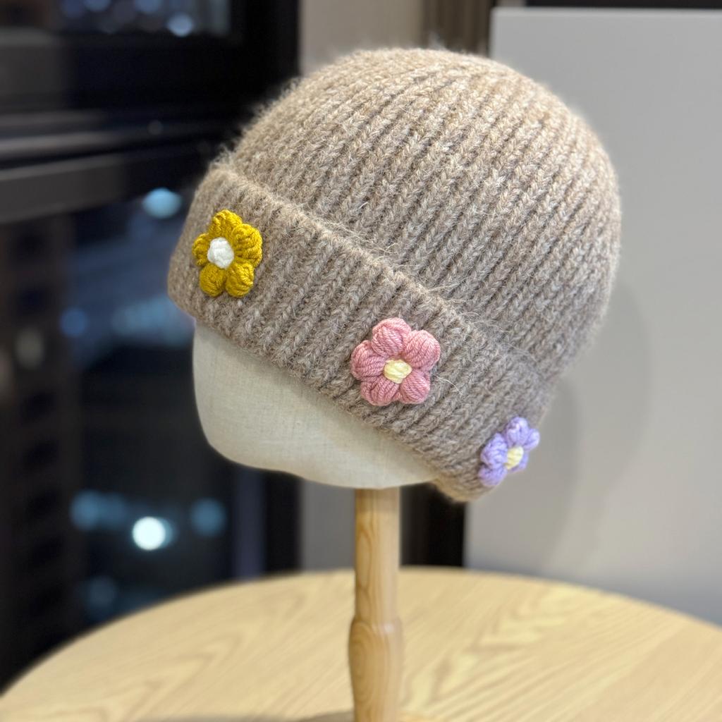 Women's Hats  Women's Autumn and Winter Woolen Hats Knitted Hats Cold Hats Winter Warm Confinement Hats Baotou Hats Cute Flowers