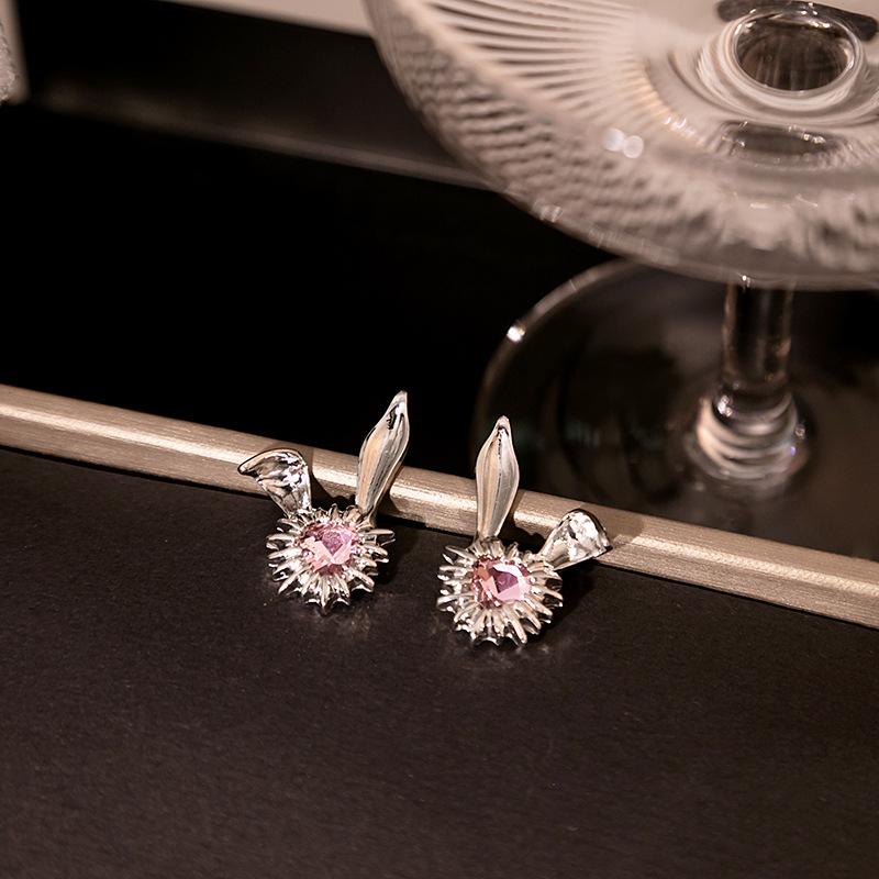 Stylish Exquisite Playful Rabbit Ears Heart-Shaped Gemstone Stud Earrings Unique Creative Fashion Design Earrings
