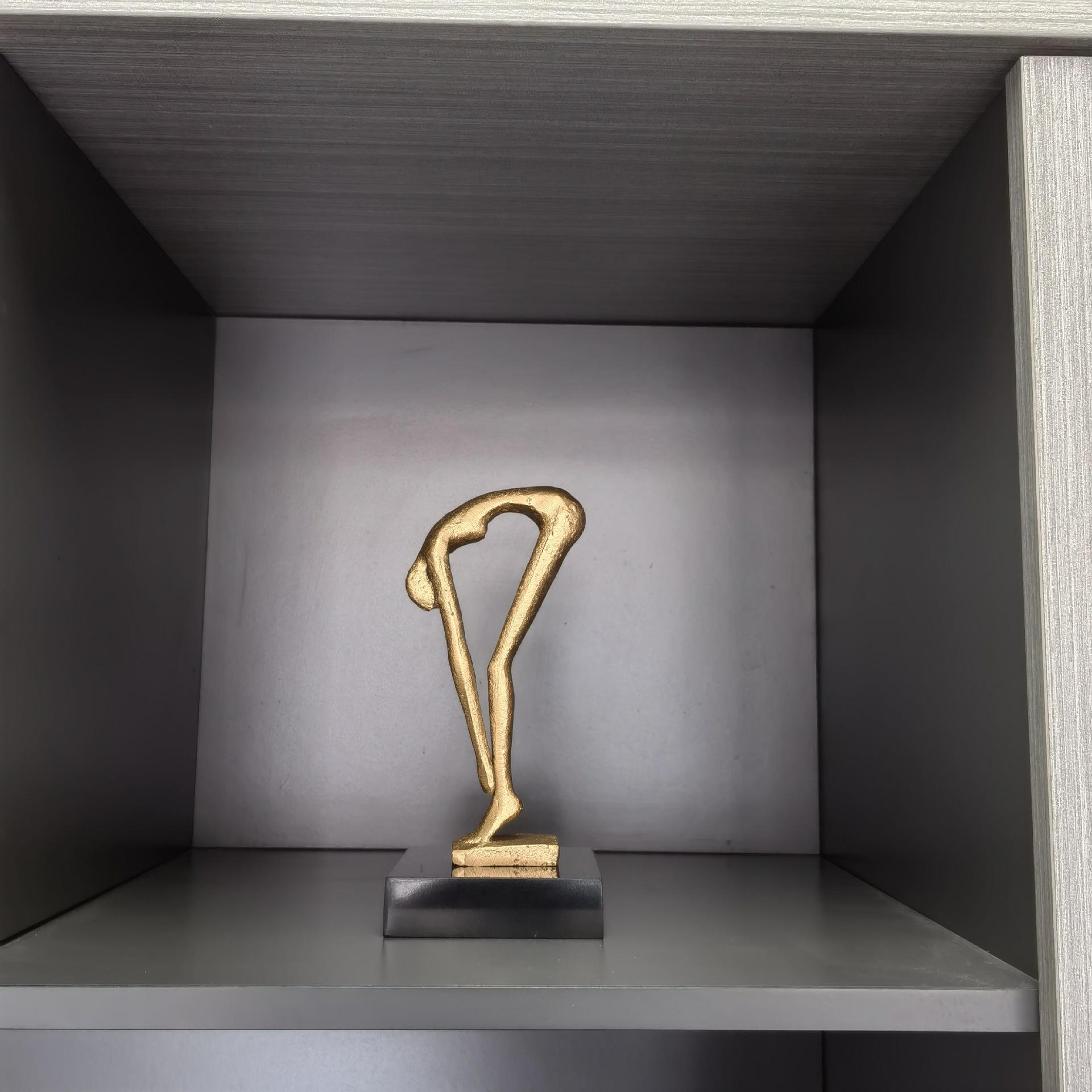 

Swimming Metal Figurines Creative Metal Handicraft Movement Figurines Diving Sportsman Abstract Sculpture Home Decoration